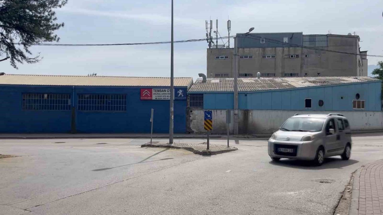 İnanılmaz kaza kamerada... Çarptığını fark etmedi, üzerinden böyle geçti