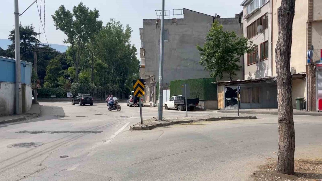 İnanılmaz kaza kamerada... Çarptığını fark etmedi, üzerinden böyle geçti