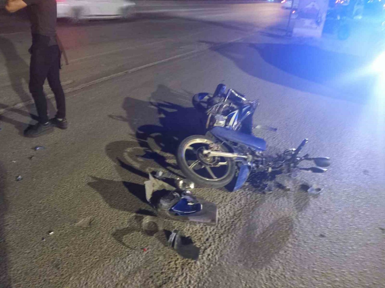 Bursa’da otomobil ile motosikletin kazası kamerada