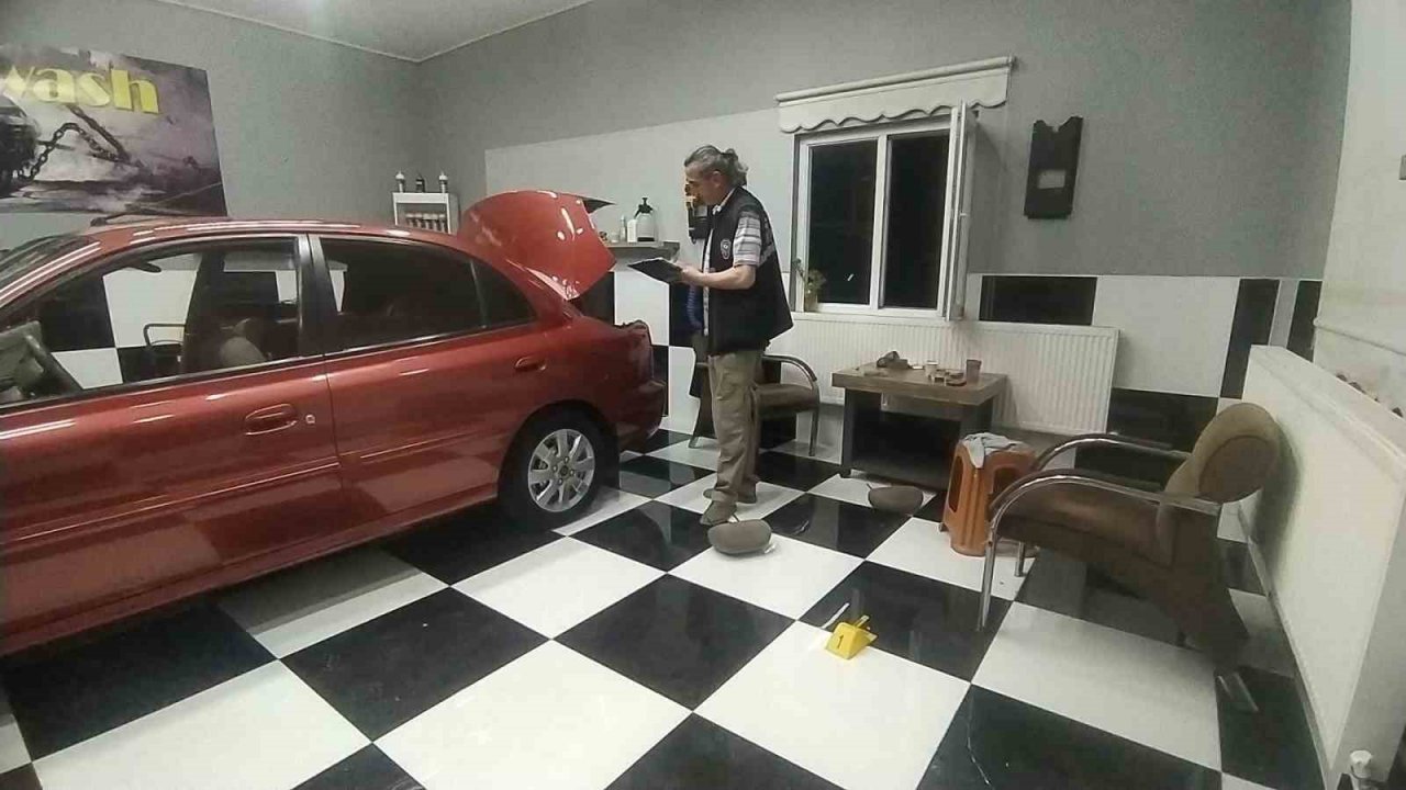 Araca yorgun mermi isabet etti