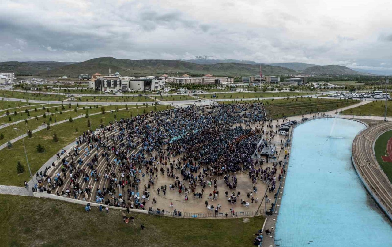 EBYÜ’de mezuniyet coşkusu