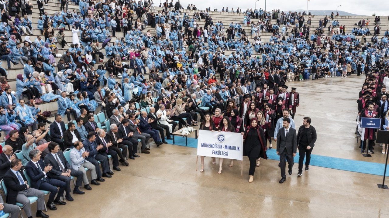 EBYÜ’de mezuniyet coşkusu
