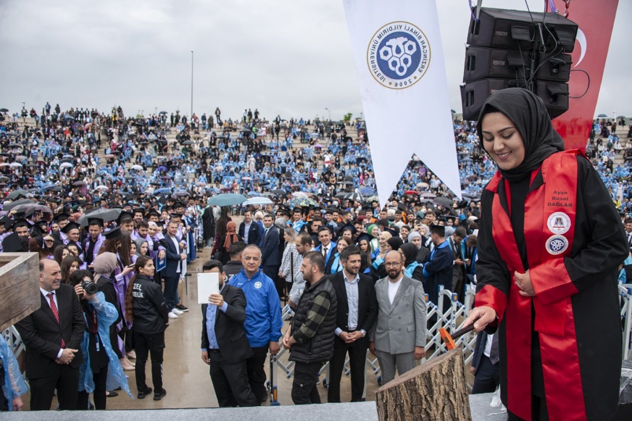 EBYÜ’de mezuniyet coşkusu