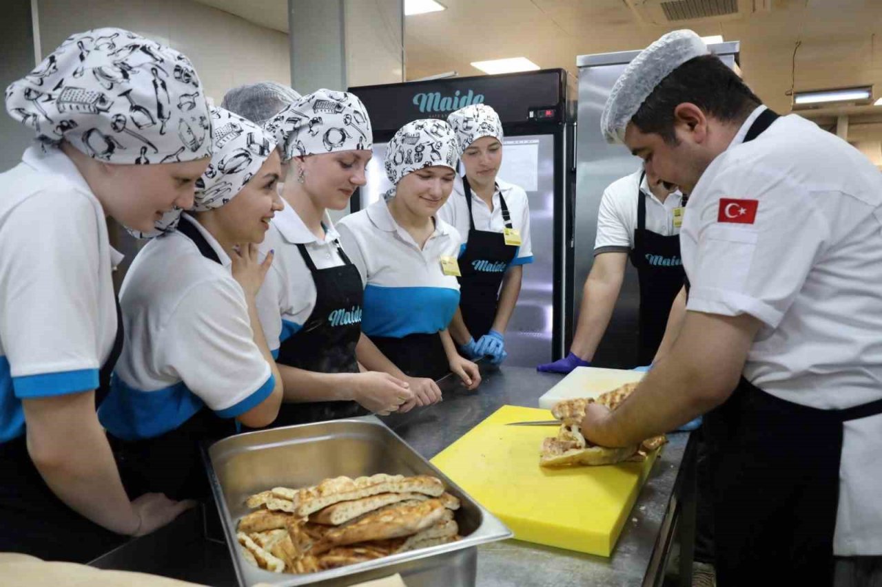 Hollandalı öğrenciler Türk Mutfağının inceliklerini Kocaeli’de öğrendi