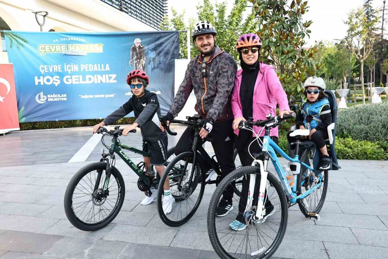 Bağcılar’da bisiklet tutkunları çevre için pedal çevirdiler