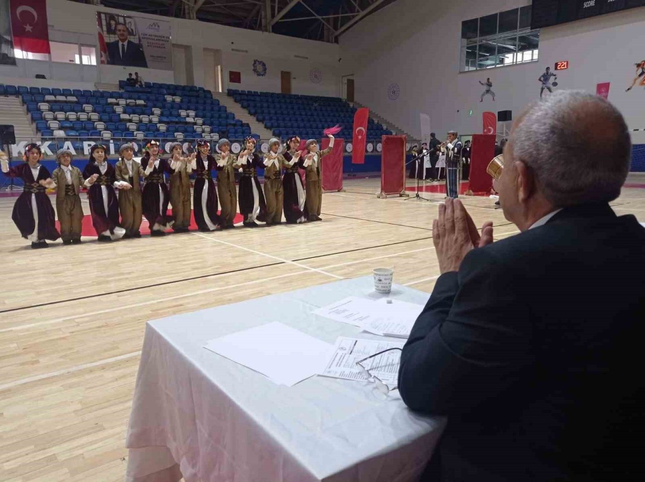 Hakkari’de “Kulüpler Arası Halk Oyunları Yarışması” yapıldı