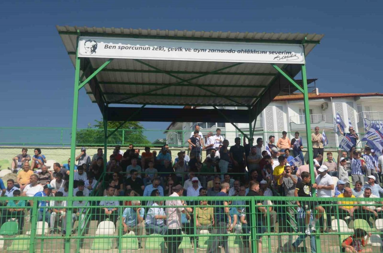 Selendi Belediyespor 31 yıl sonra ilk şampiyonluğunu yaşadı