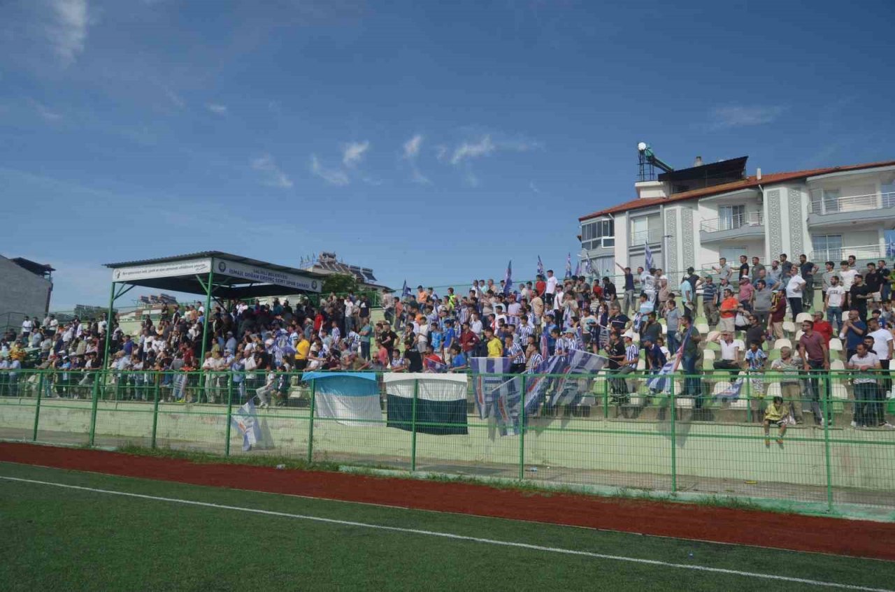 Selendi Belediyespor 31 yıl sonra ilk şampiyonluğunu yaşadı