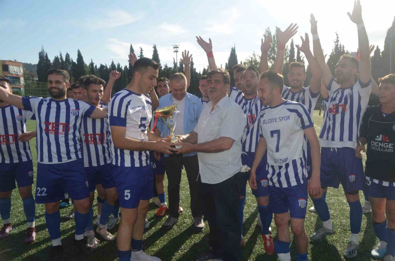 Selendi Belediyespor 31 yıl sonra ilk şampiyonluğunu yaşadı