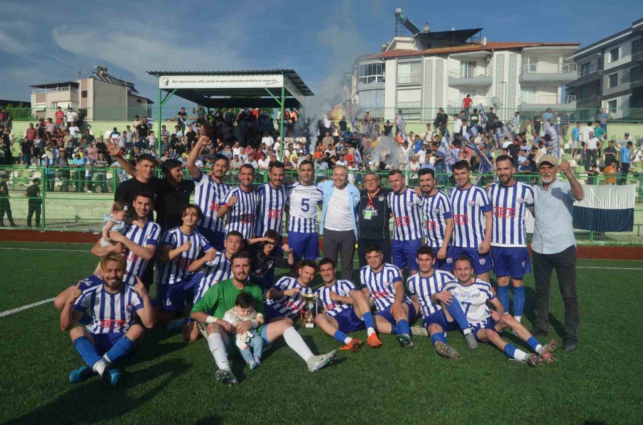 Selendi Belediyespor 31 yıl sonra ilk şampiyonluğunu yaşadı