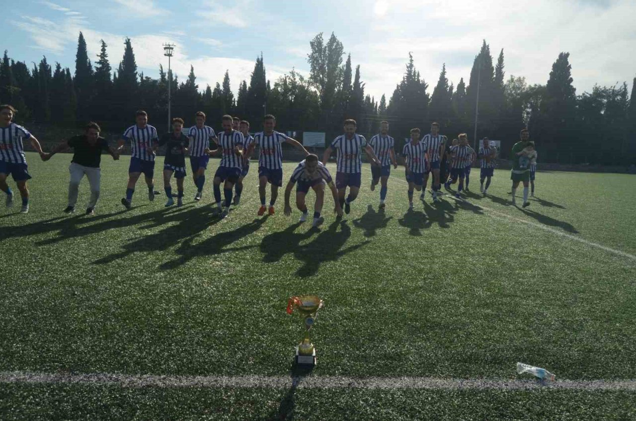 Selendi Belediyespor 31 yıl sonra ilk şampiyonluğunu yaşadı