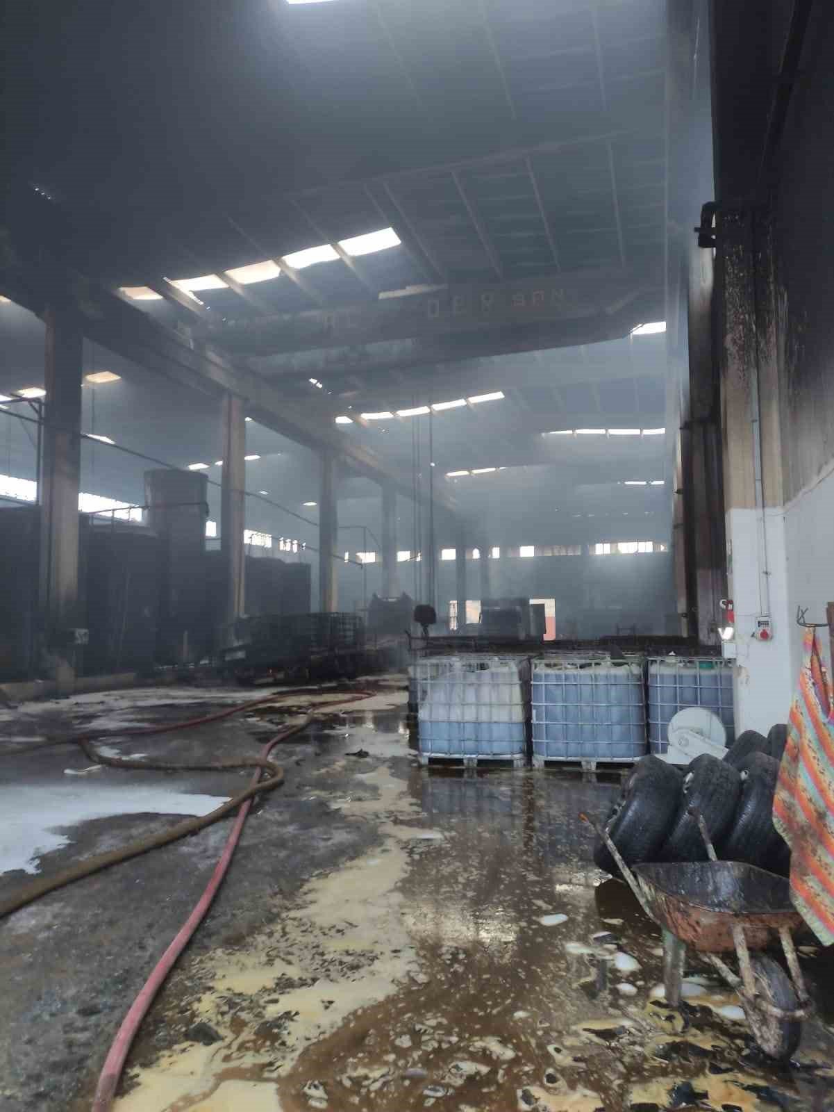 İzmir’de yağ fabrikasında korkutan yangın