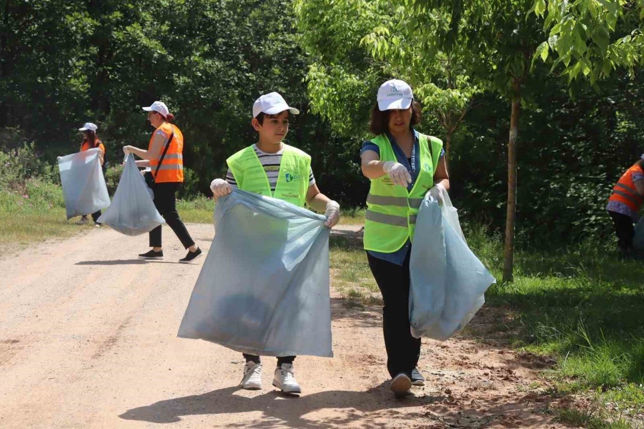 Daha temiz bir çevre için 525 kilo çöp topladılar