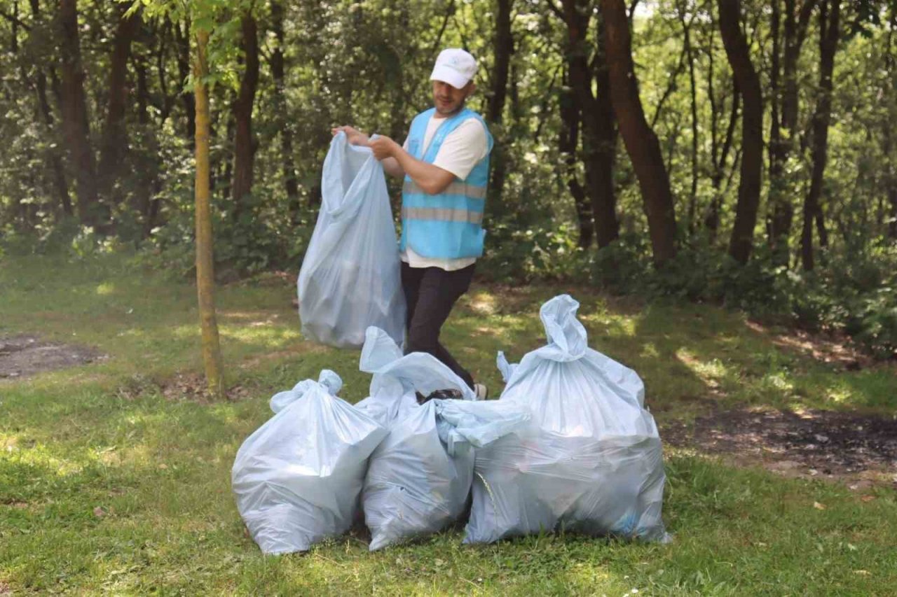 Daha temiz bir çevre için 525 kilo çöp topladılar