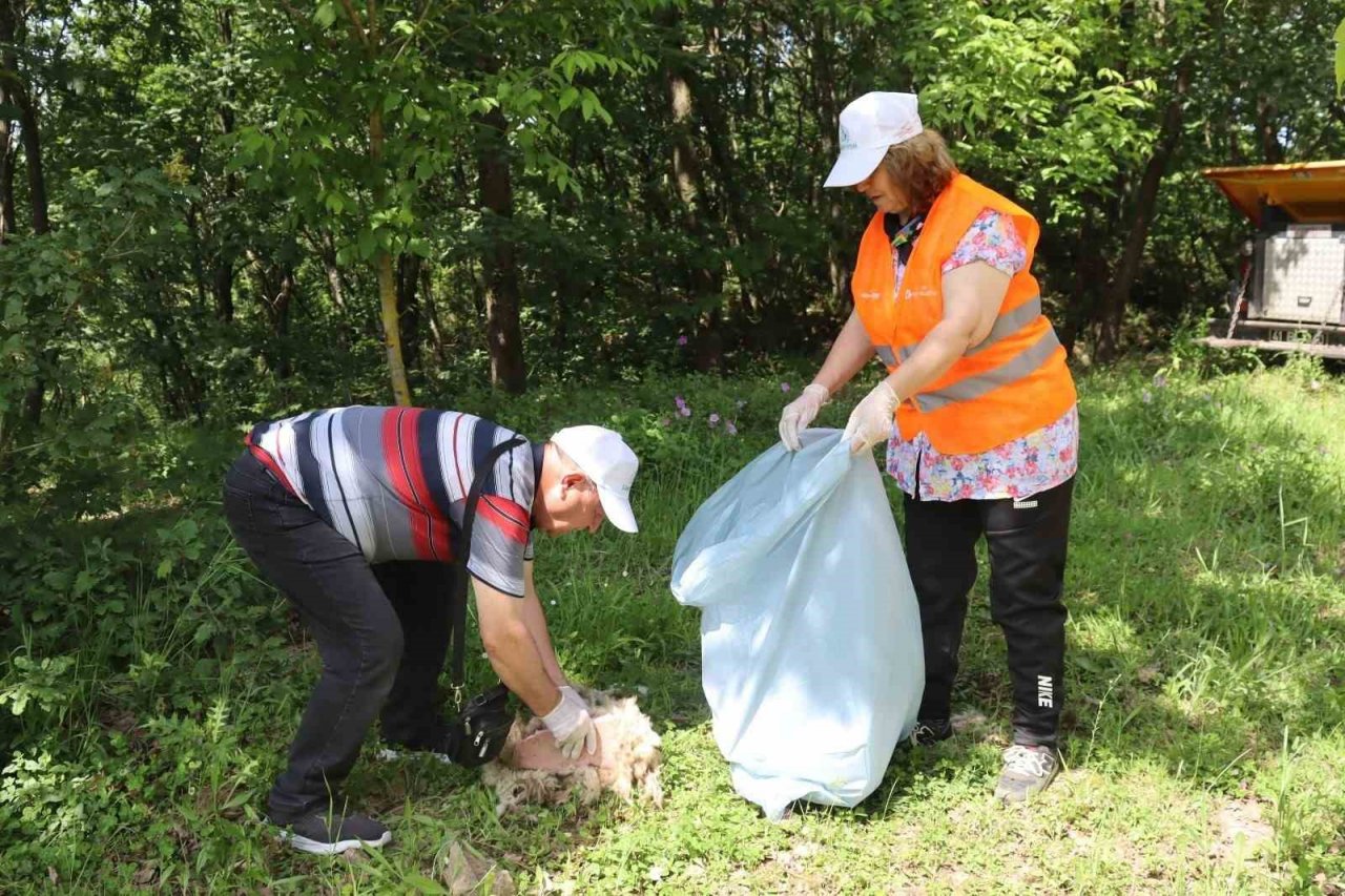 Daha temiz bir çevre için 525 kilo çöp topladılar