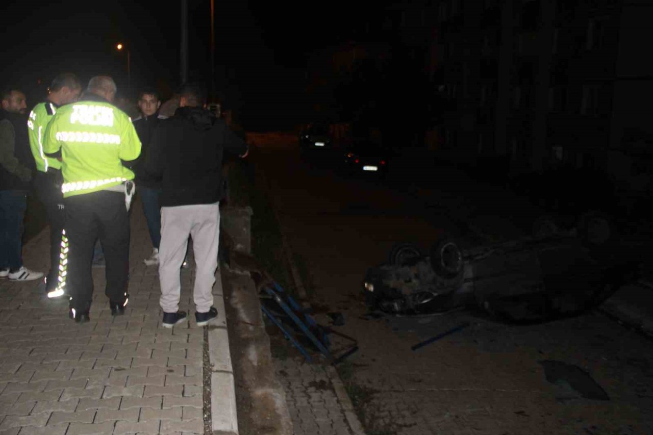 Kontrolden çıkan otomobil devrildi: 3 Yaralı