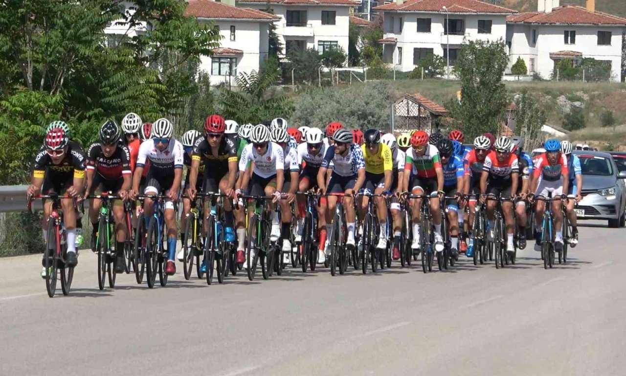 Road Race Kırıkkale 2.2 UCI Uluslararası Bisiklet Yarışları’nın ikinci gün etabı başladı
