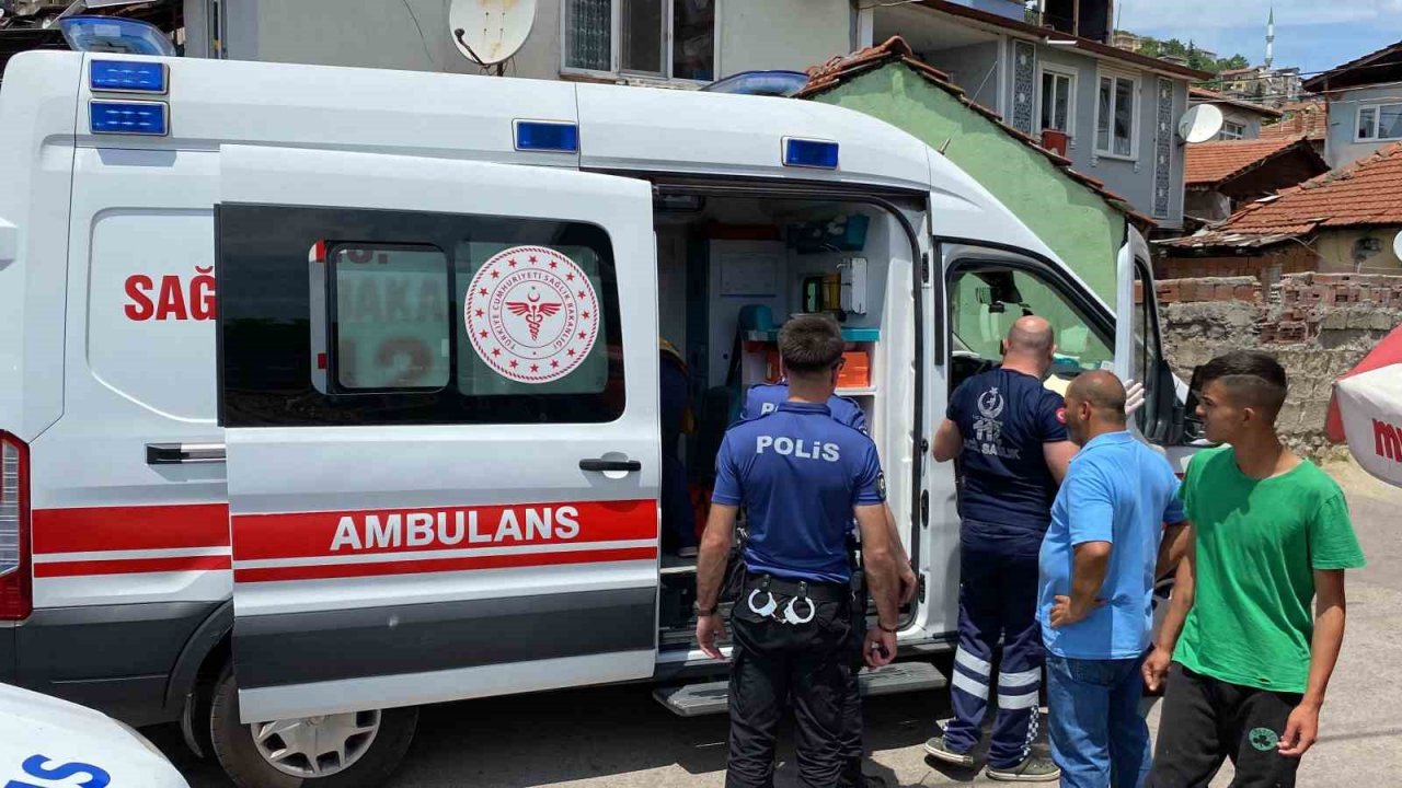 Çatıya çıkarken merdivenden düşerek yaralandı