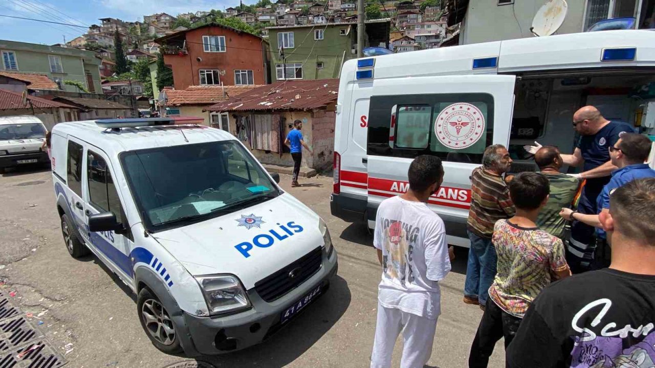 Çatıya çıkarken merdivenden düşerek yaralandı