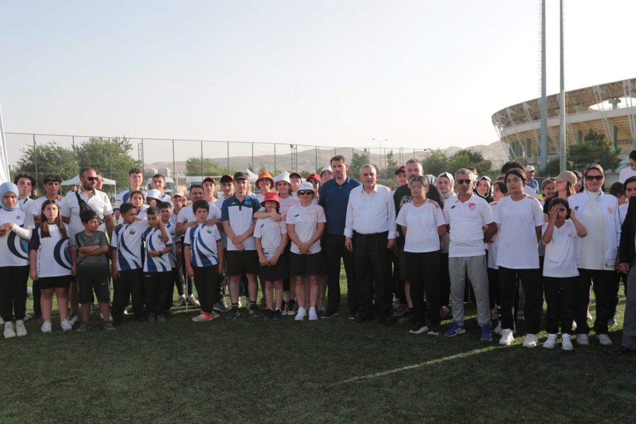 Okçuluk turnuvasında dereceye girenlere ödül