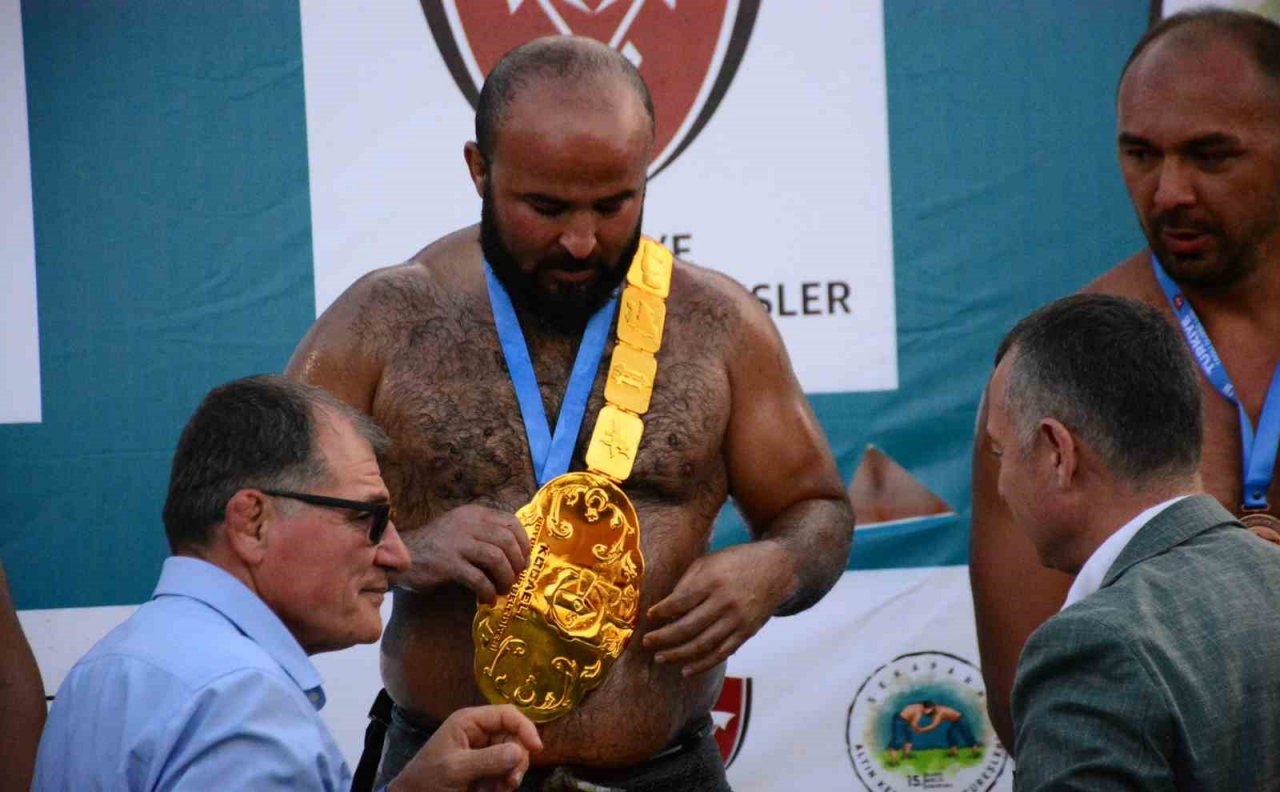 Seka Park Altın Kemer Yağlı Güreşleri’nde başpehlivan Orhan Okulu oldu