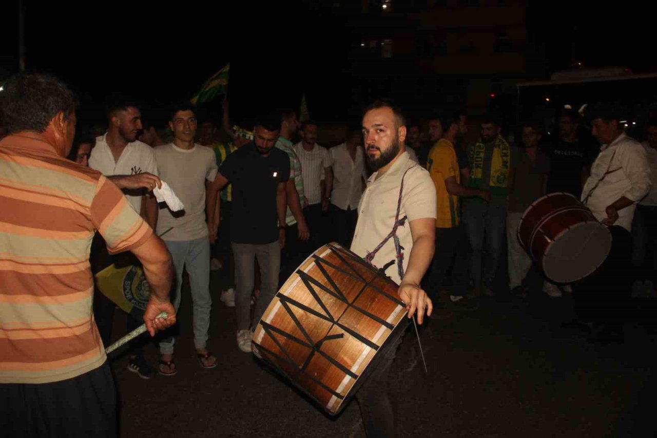 Şanlıurfa’da sporseverler çifte sevinç yaşadı