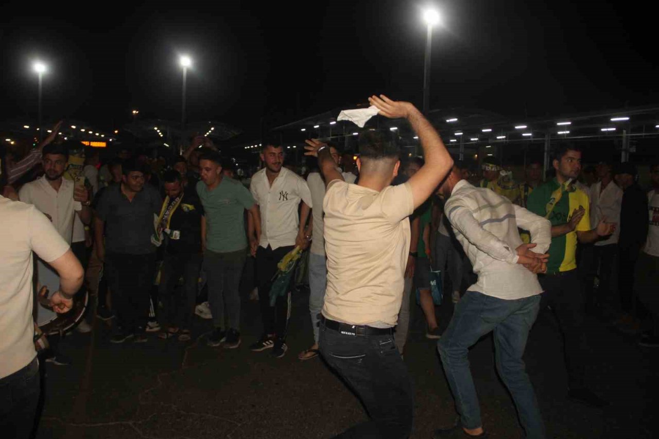 Şanlıurfa’da sporseverler çifte sevinç yaşadı