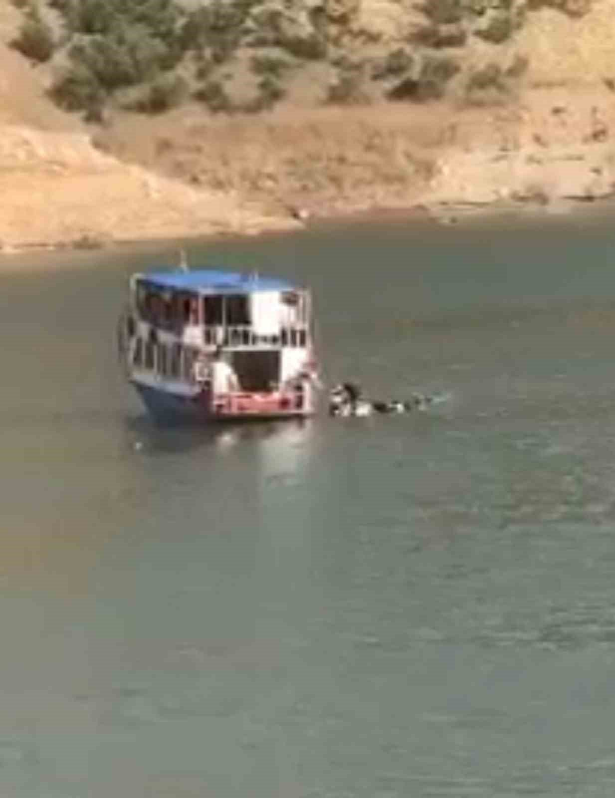 Siirt’te sandal alabora oldu, 8 kişi ölümden döndü