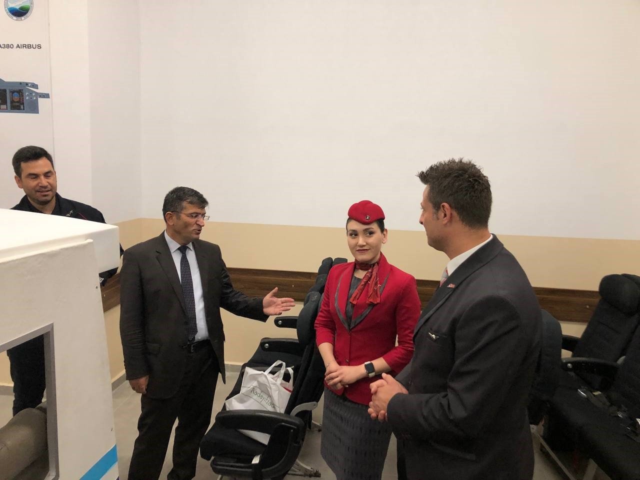 Sivil Havacılık Lisesi’ndeki söyleşide uzmanlar öğrencilerle deneyimlerini paylaştı