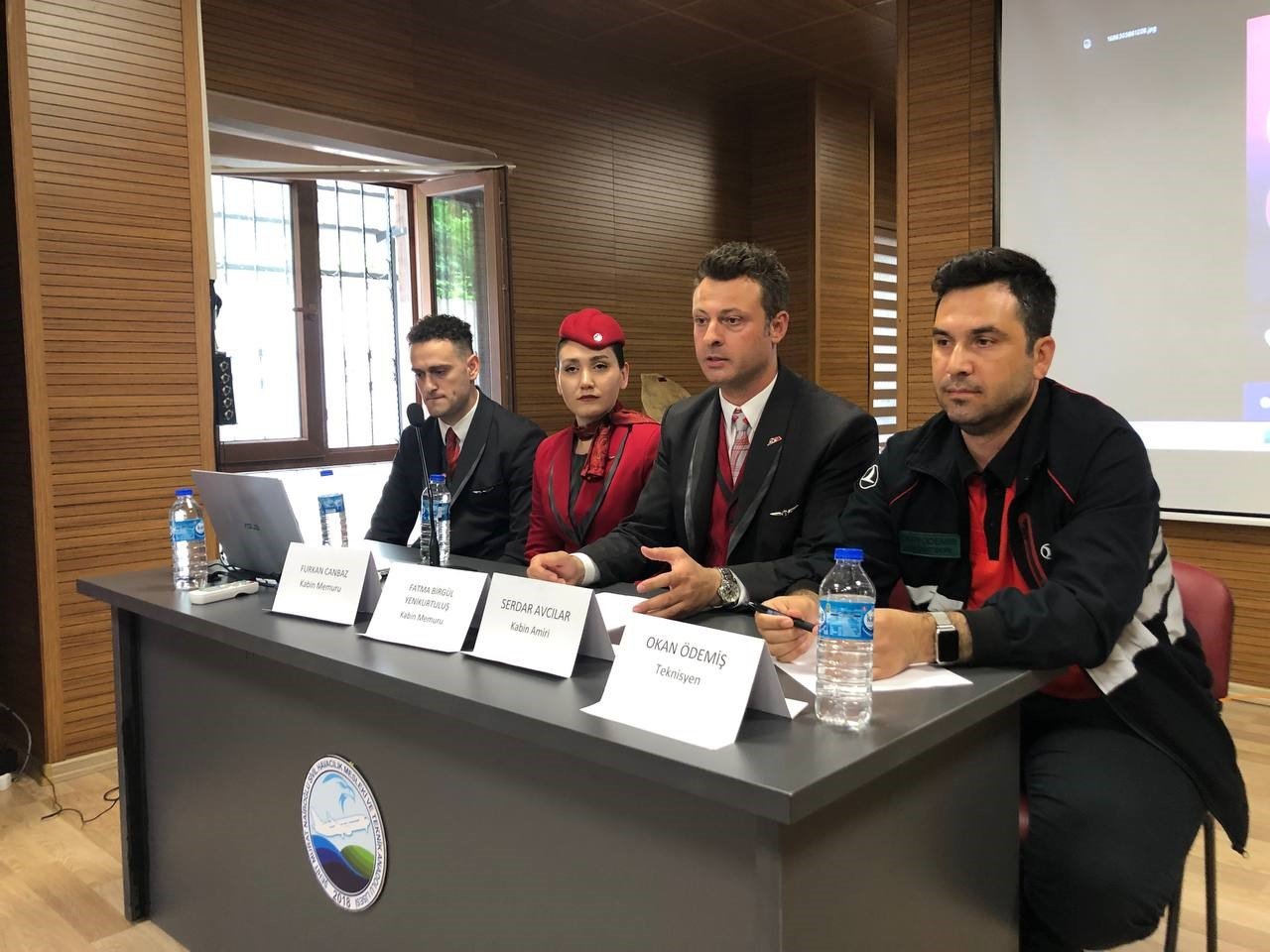 Sivil Havacılık Lisesi’ndeki söyleşide uzmanlar öğrencilerle deneyimlerini paylaştı