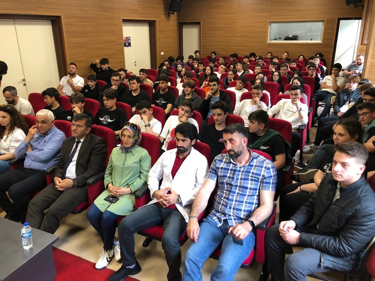 Sivil Havacılık Lisesi’ndeki söyleşide uzmanlar öğrencilerle deneyimlerini paylaştı