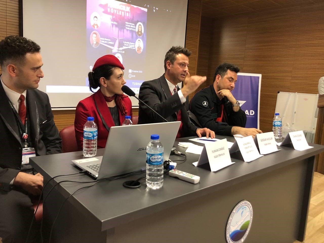 Sivil Havacılık Lisesi’ndeki söyleşide uzmanlar öğrencilerle deneyimlerini paylaştı