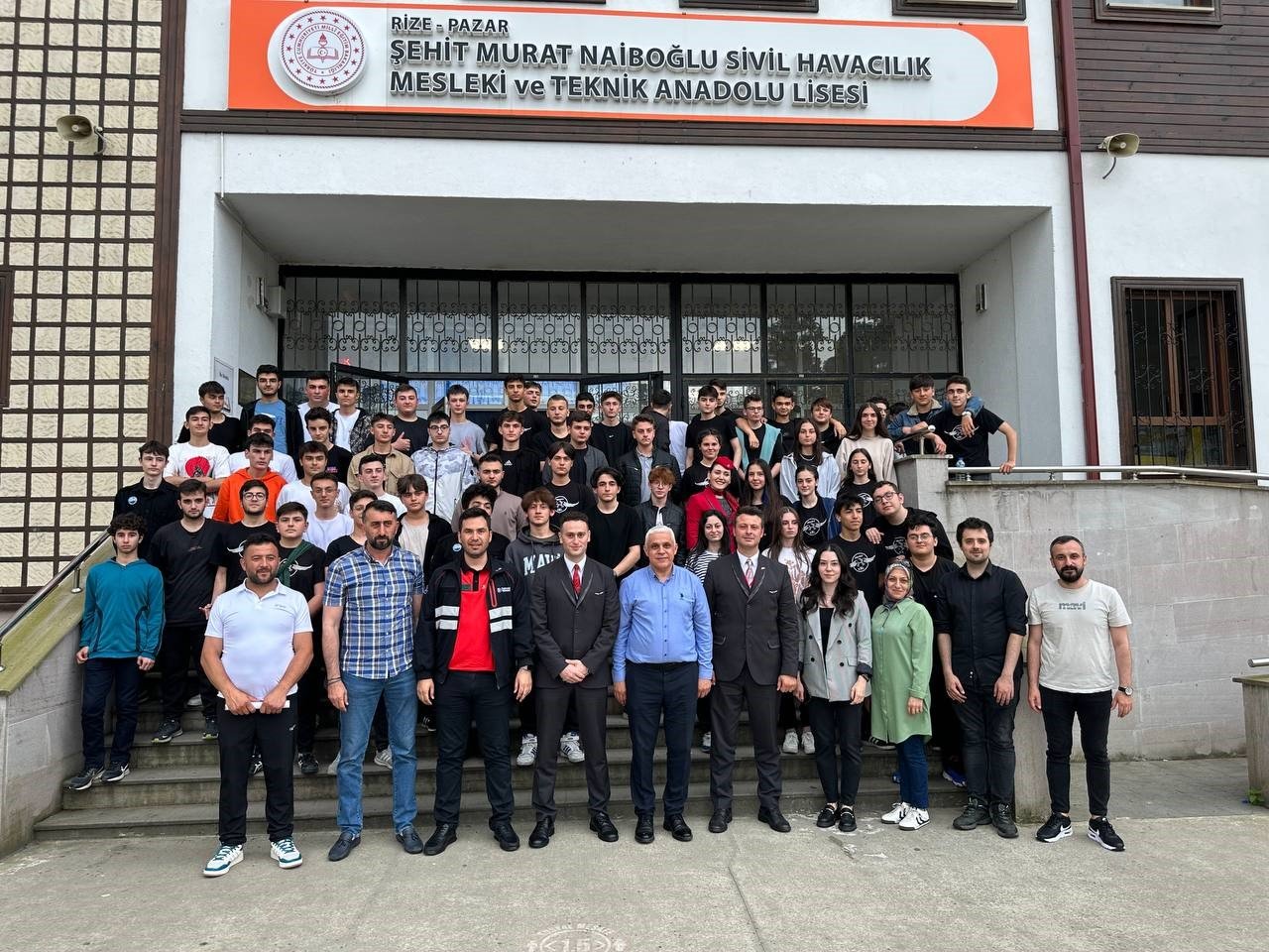 Sivil Havacılık Lisesi’ndeki söyleşide uzmanlar öğrencilerle deneyimlerini paylaştı