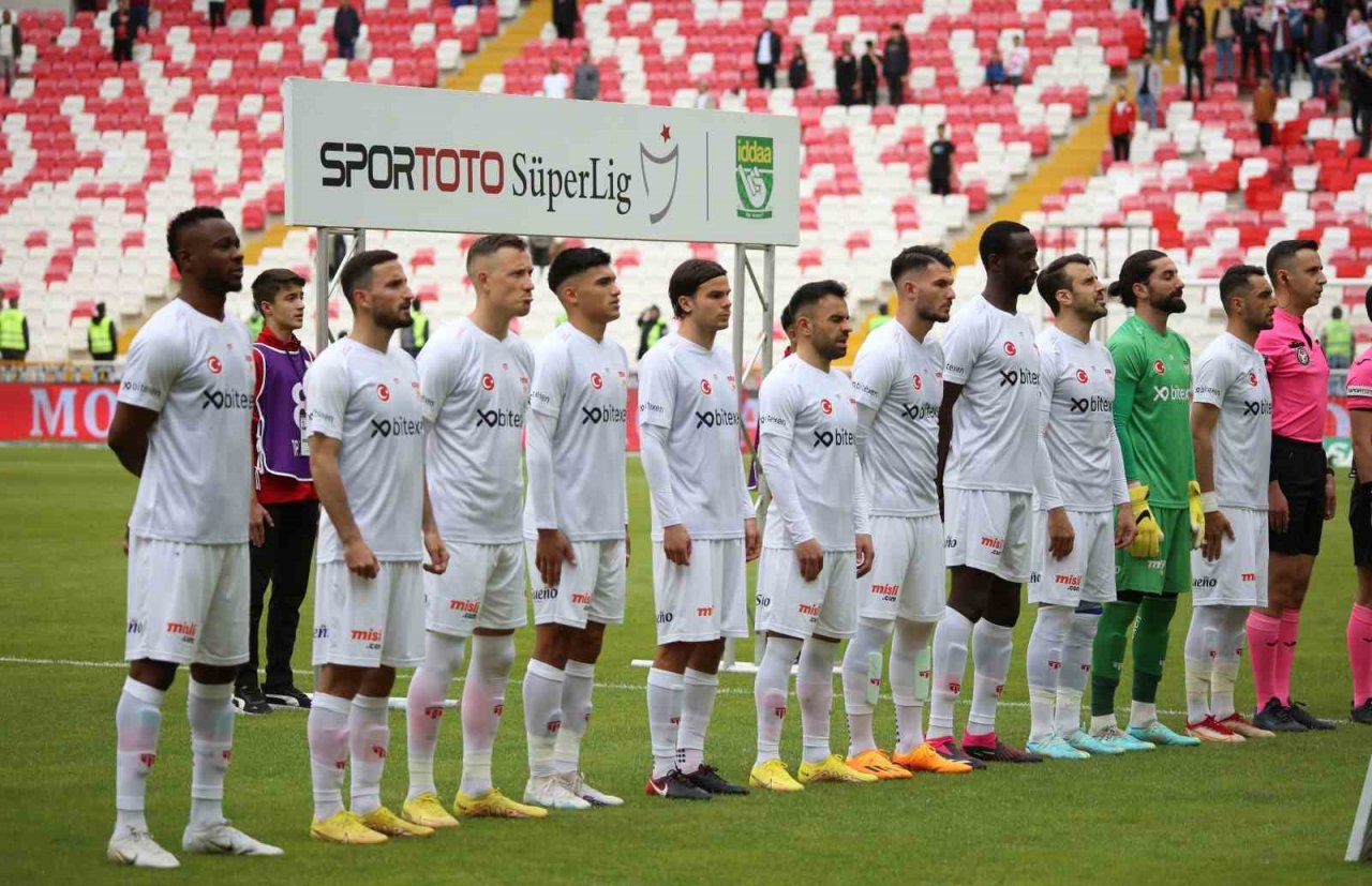 Sivasspor’da 9 futbolcunun sözleşmesi bitti