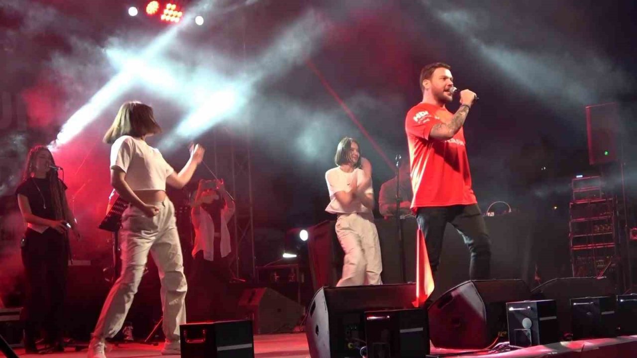 Pendikspor, Süper Lig’e yükselişini coşkuyla kutladı