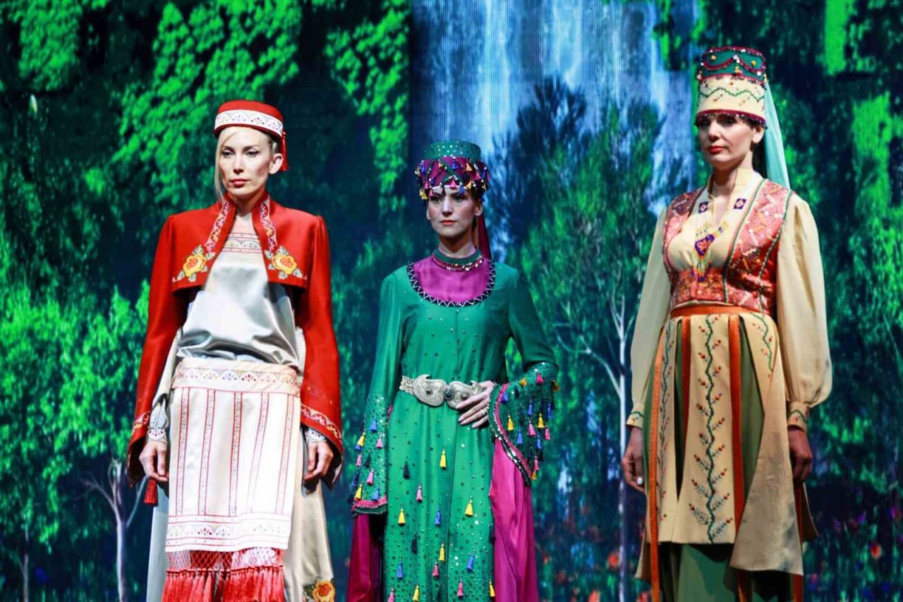 ModaFest Geçmişten Günümüze Anadolu Kadınları defilesiyle devam etti