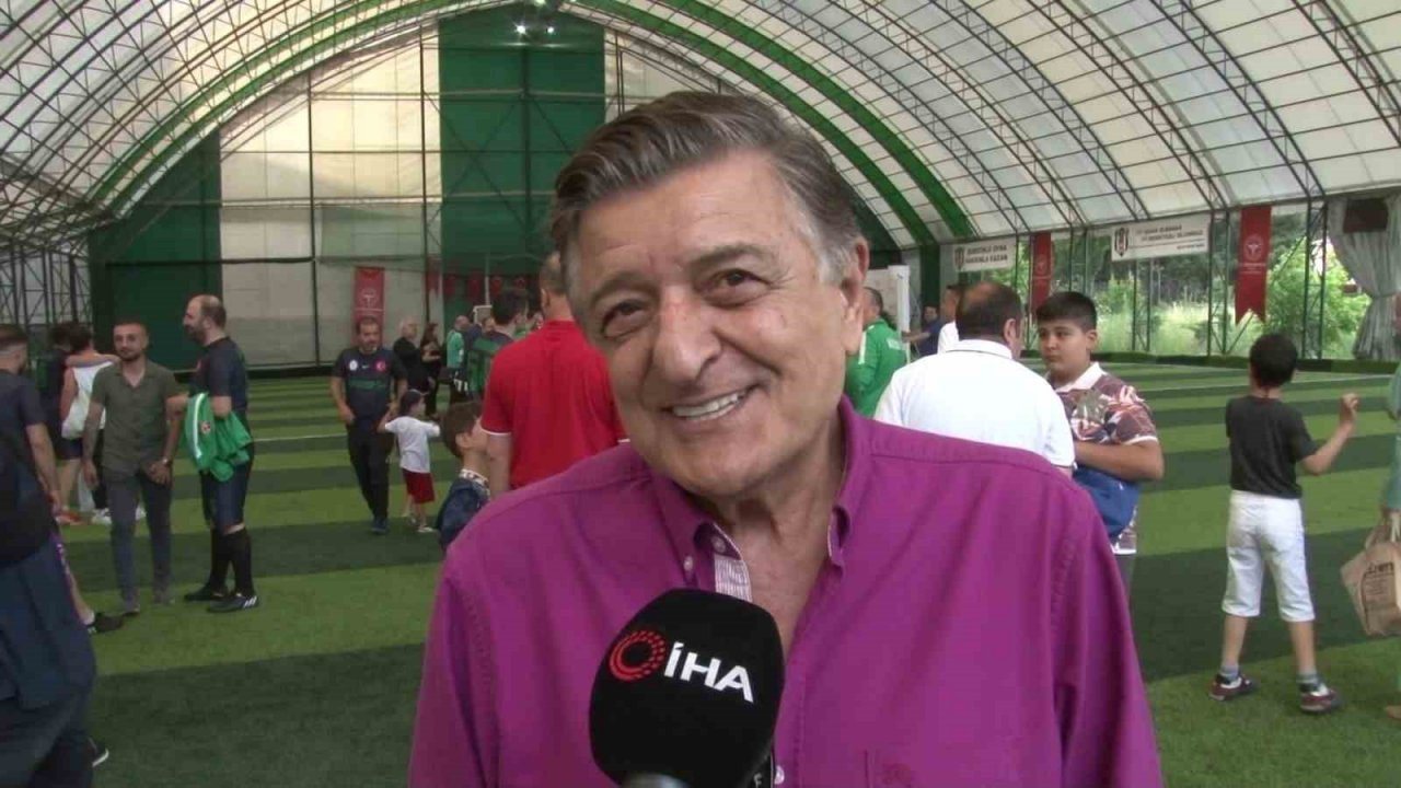 Çengelköy’de sağlık çalışanları yeşil sahada ter döktü