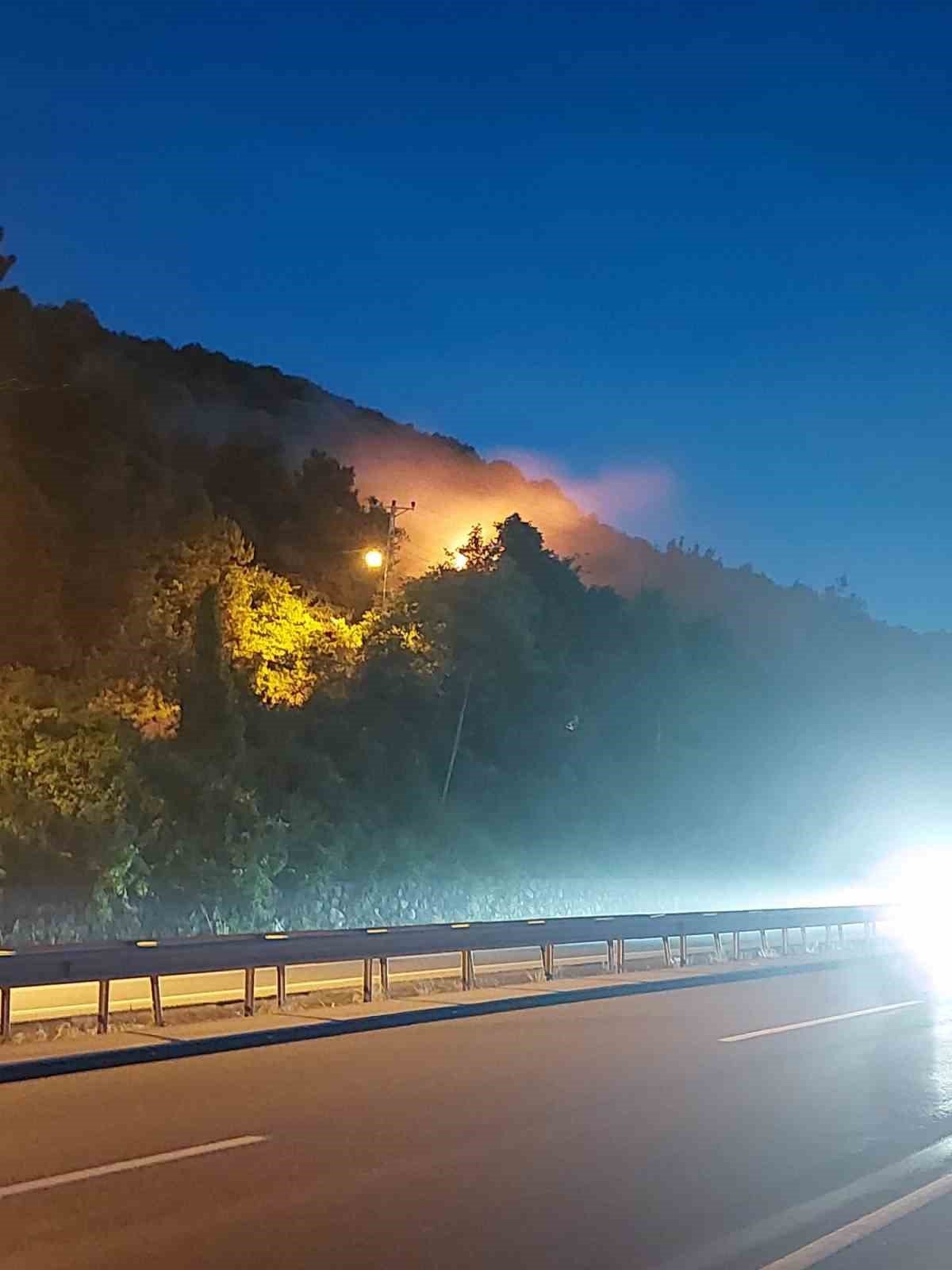 Evinin önünde ateş yaktı, ekipler alarma geçti