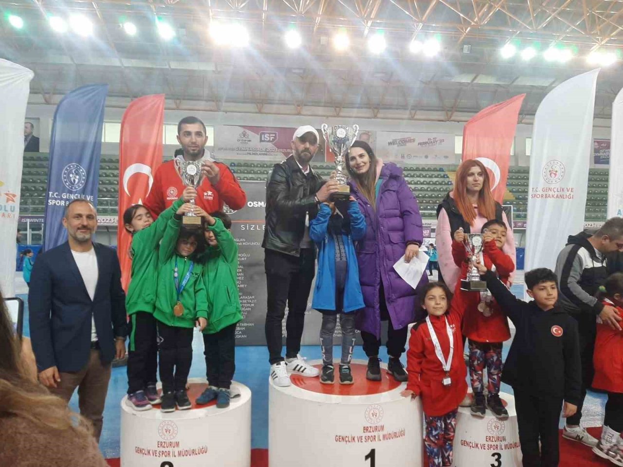 Buzun tozunu aldılar