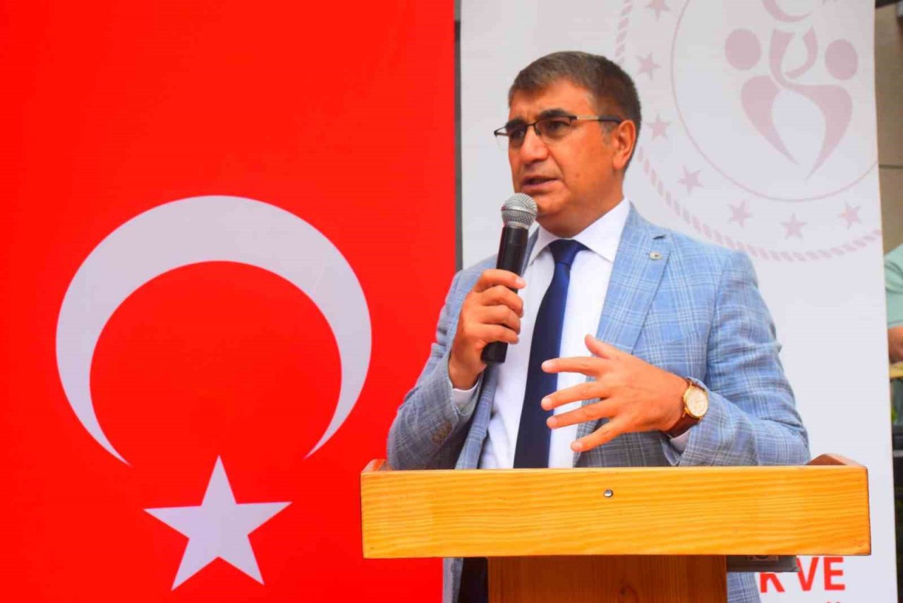 Depremde hayatını kaybeden sporcular ve vatandaşlar için saygı yürüyüşü yapıldı