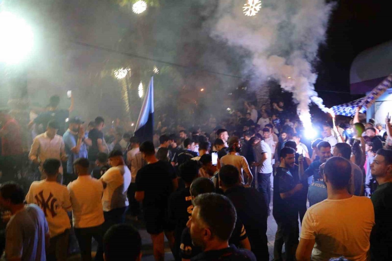 Adana Demirspor’un, Avrupa’ya gitmesi kentte coşkulu şekilde kutlandı