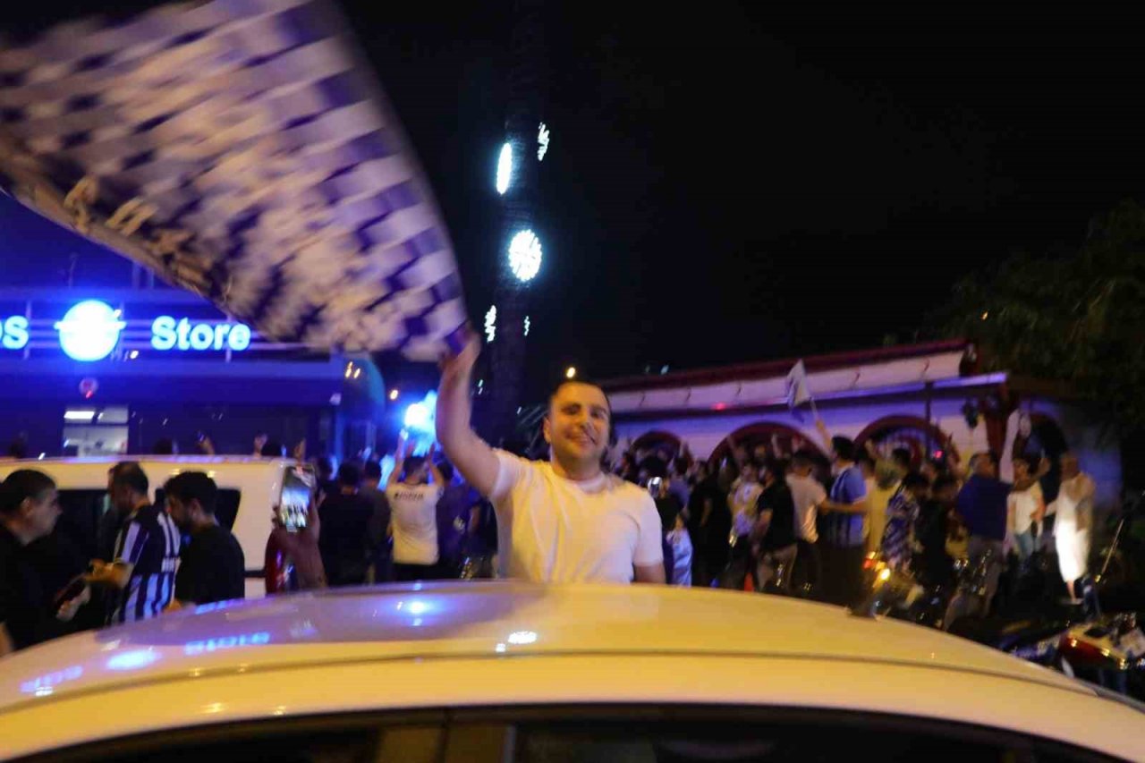 Adana Demirspor’un, Avrupa’ya gitmesi kentte coşkulu şekilde kutlandı