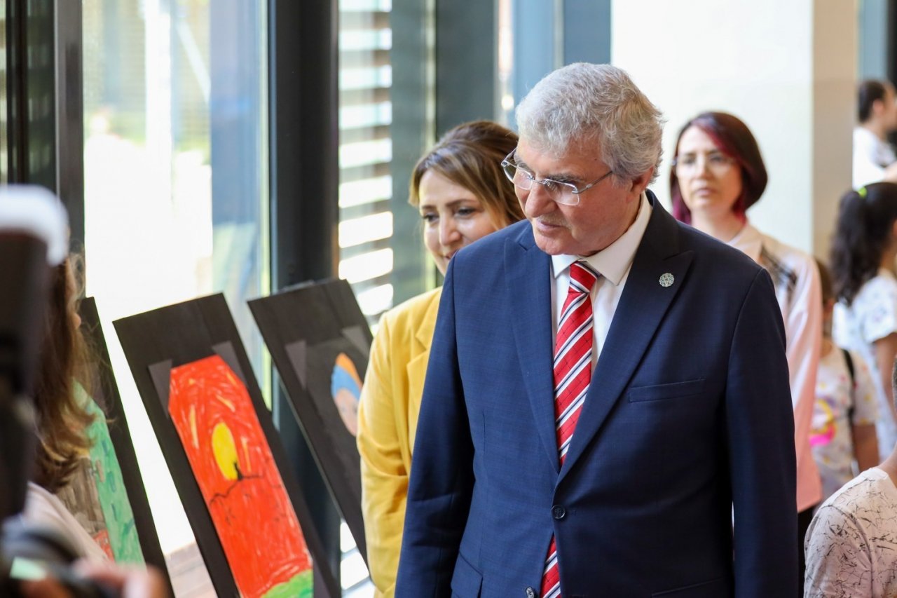 Başkan Yüce, SGM’de öğrencilerin yılsonu heyecanına ortak oldu