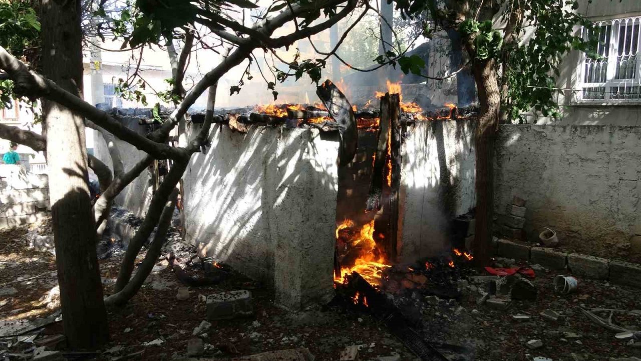 Odunluk yangını korkuttu