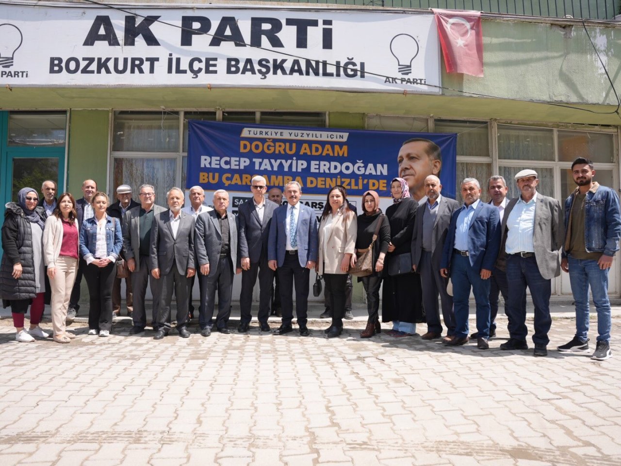 Milletvekili Şahin Tin, Çardak - Bozkurt yolunun yenilendiğini duyurdu