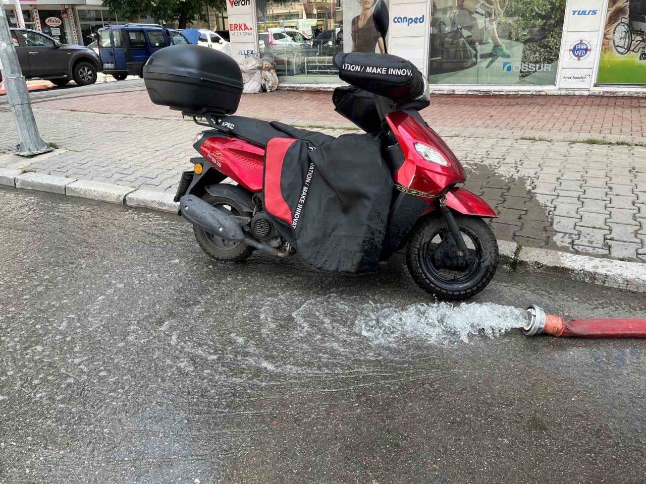 Başkentte sel sonrası mağdur esnaf: “3 milyonun üzerinde bir zararımız var”