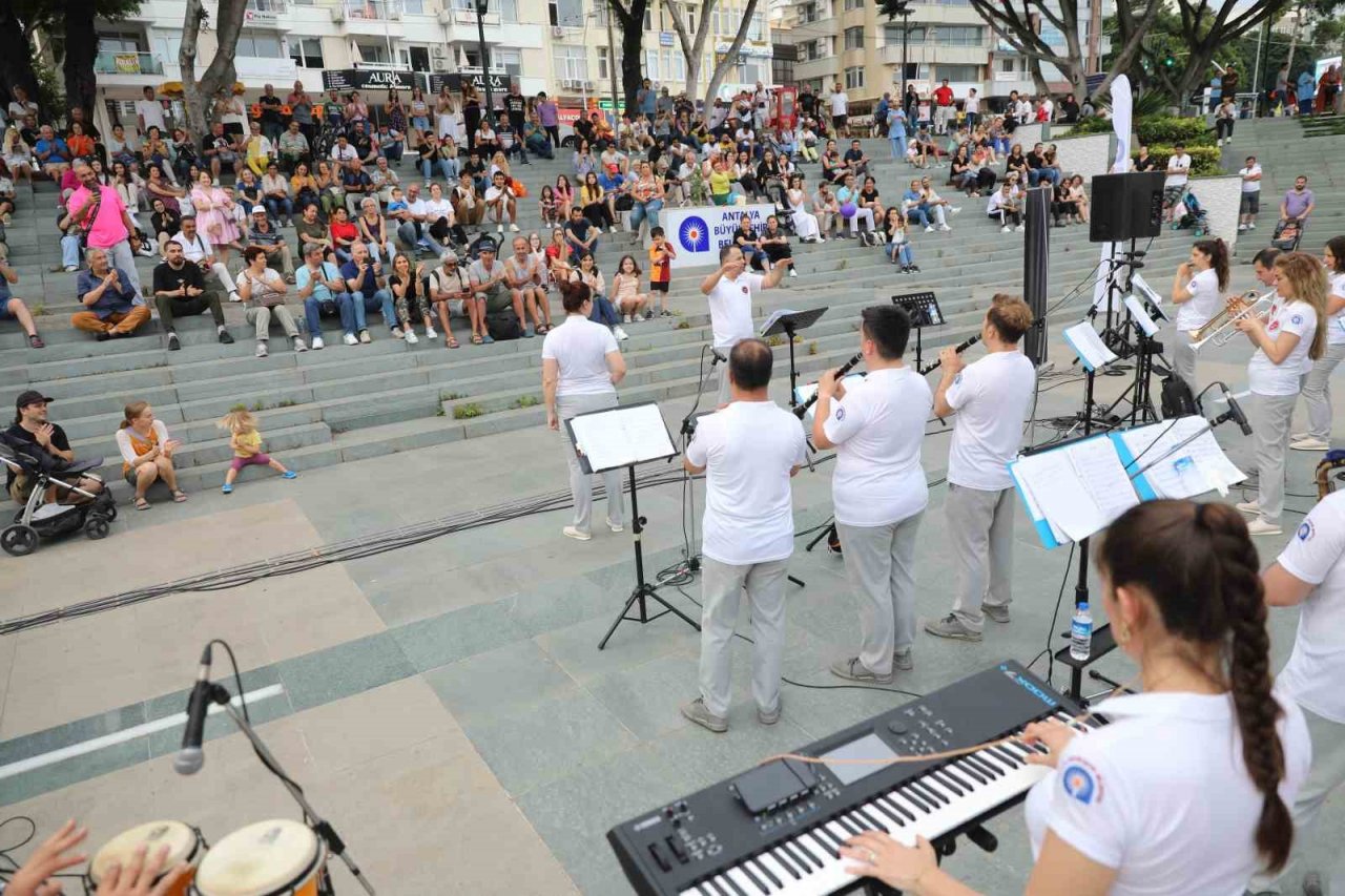 Şehrin kalbinde müzik keyfi