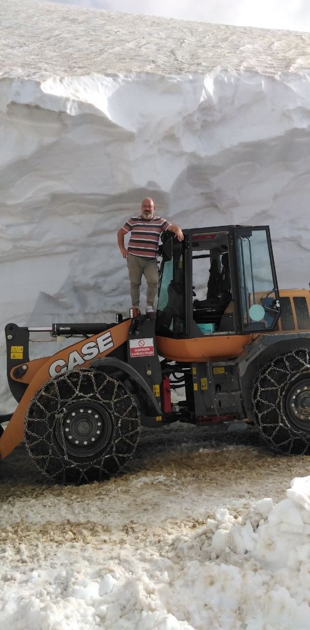 Artvin’de yayla yolları kar tüneli kazılarak ulaşıma açıldı