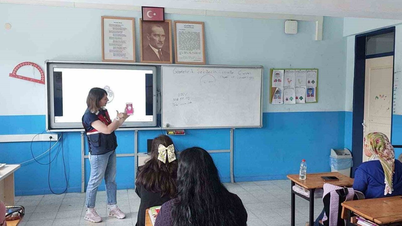 Jandarma, kadınları KADES konusunda bilgilendirildi