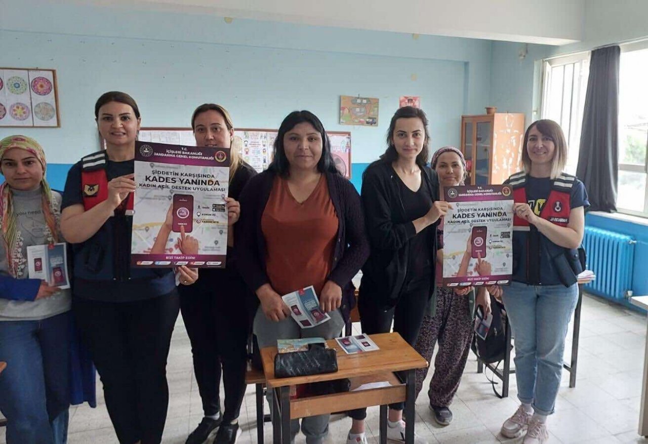 Jandarma, kadınları KADES konusunda bilgilendirildi